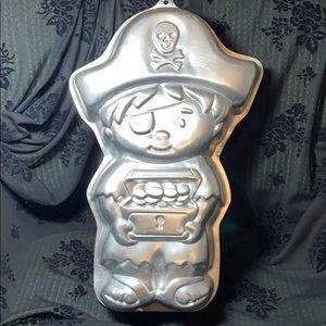 Wilton pirate cake form Pirate